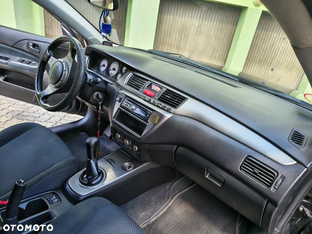 Mitsubishi Lancer 1.6 Invite - 9