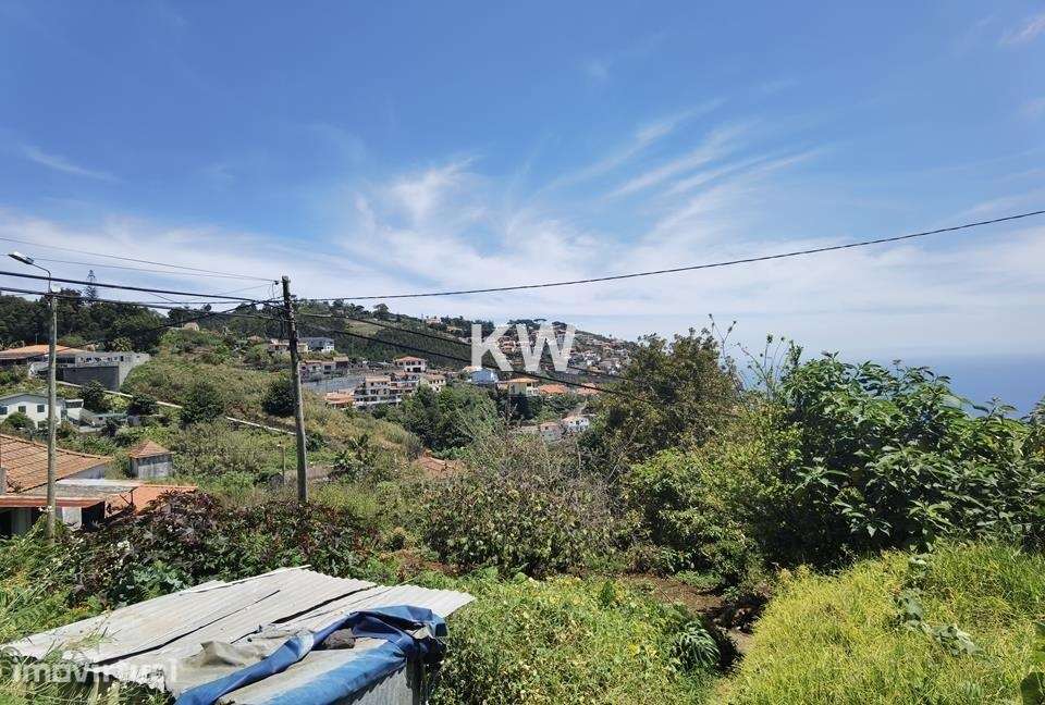 Moradia T2 de 2 Pisos para Reconstrução com Terreno Anexo e Vista Mar - Grande imagem: 3/17
