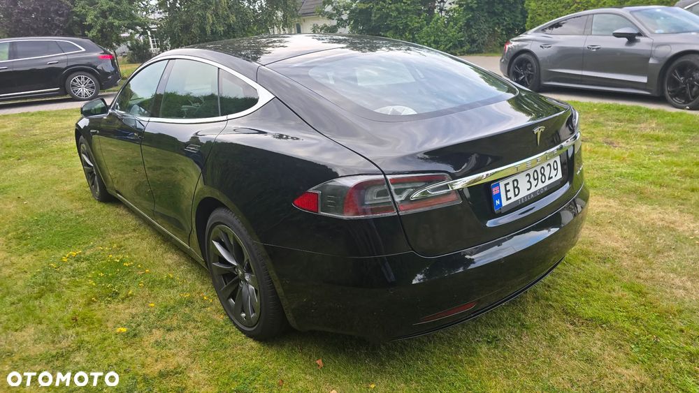 Tesla Model S - 5