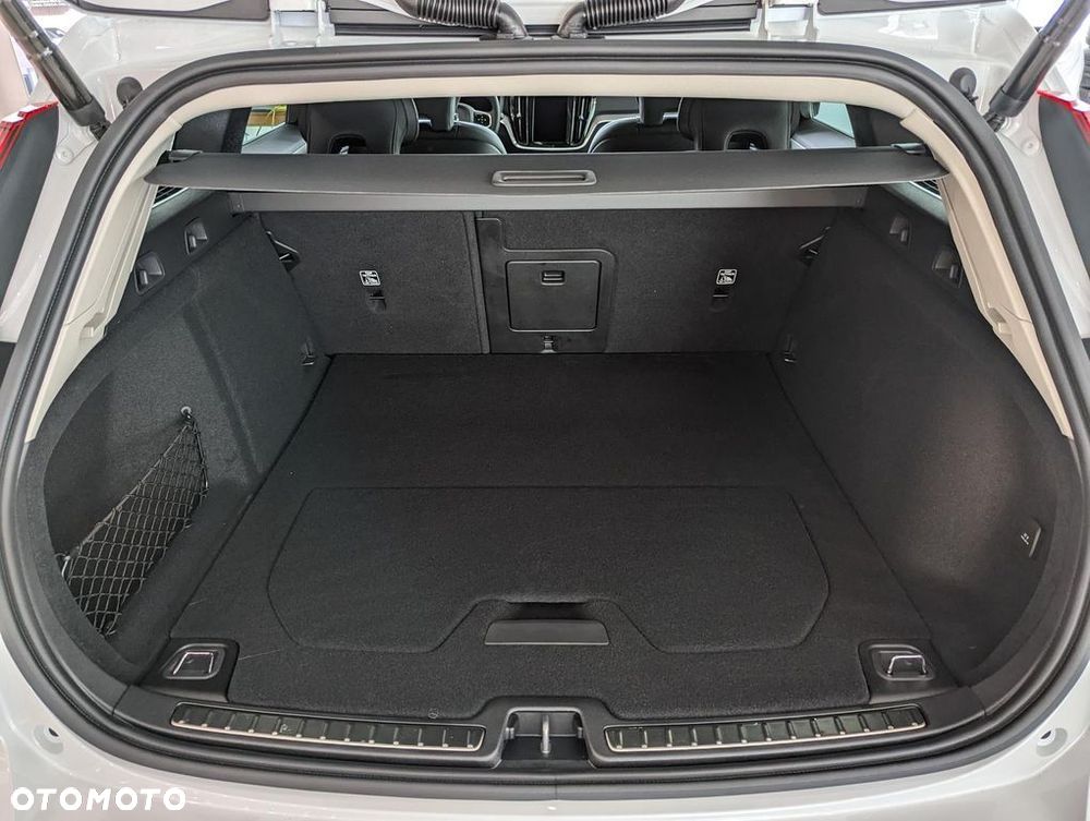 Volvo V60 B4 B Plus Dark - 8