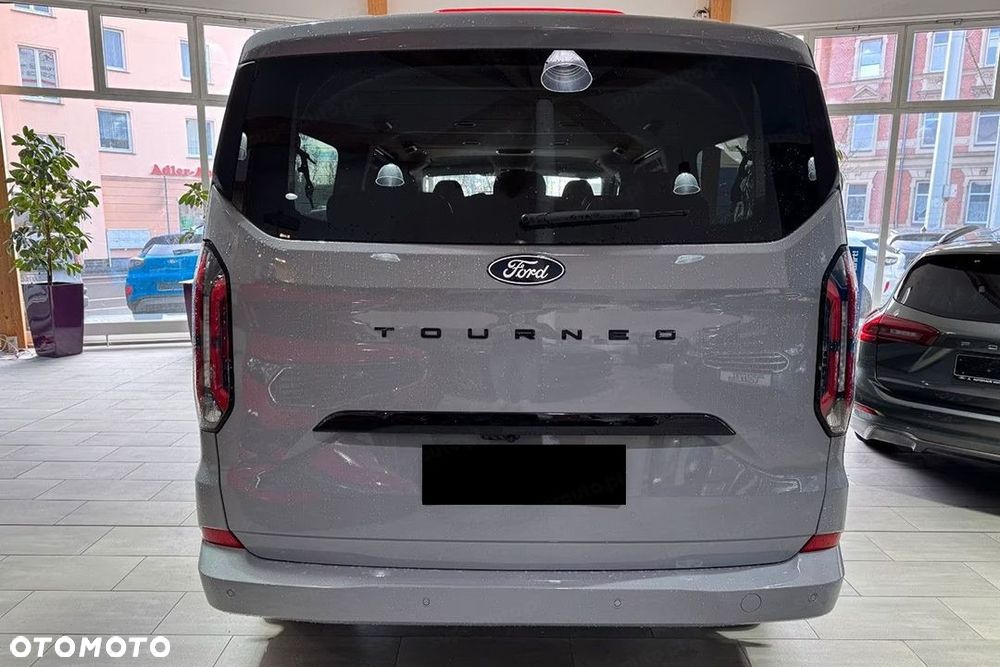 Ford Tourneo Custom - 8