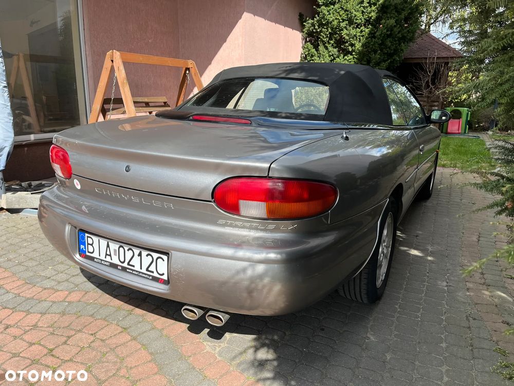 Chrysler Stratus - 11