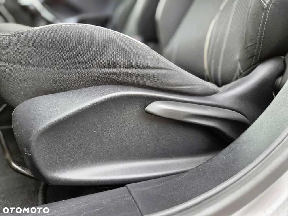 Peugeot 208 - 24