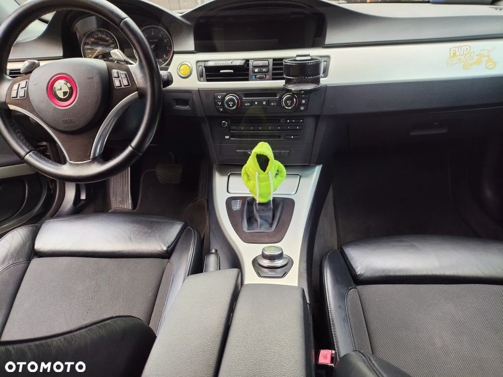 BMW Seria 3 330i - 16