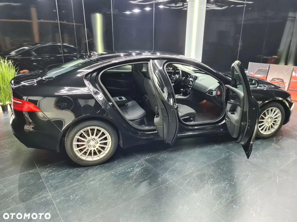 Jaguar XE 2.0 D Prestige - 27
