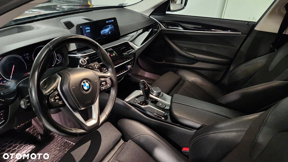 BMW Seria 5 520d Sport Line - 12
