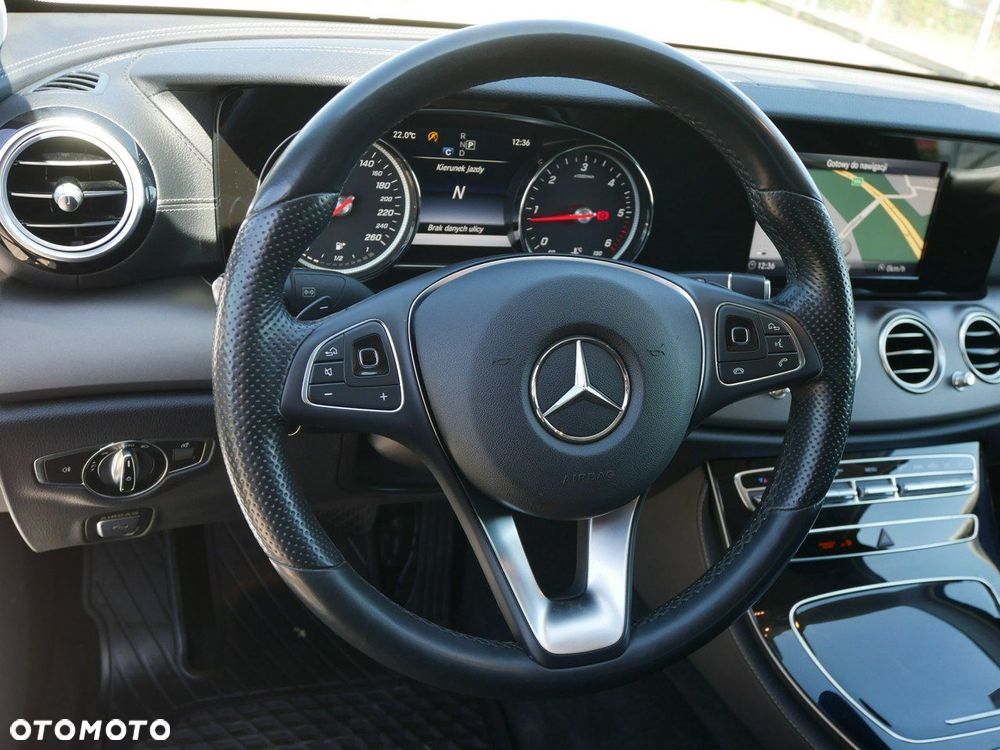Mercedes-Benz Klasa E 220 d 9G-TRONIC - 13