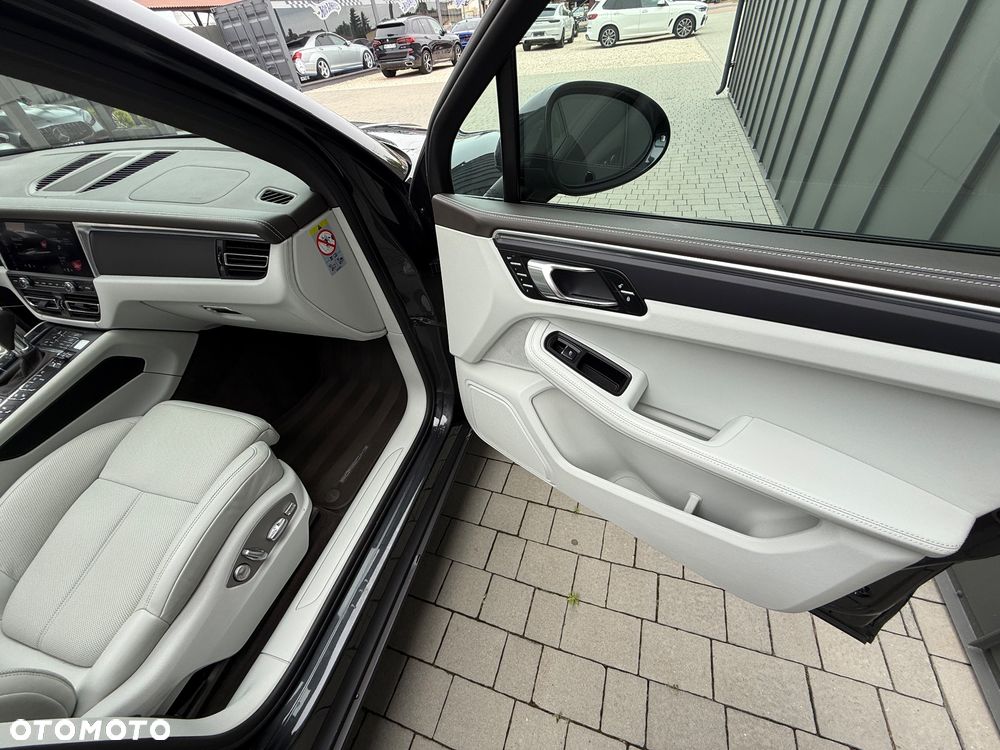 Porsche Macan - 24