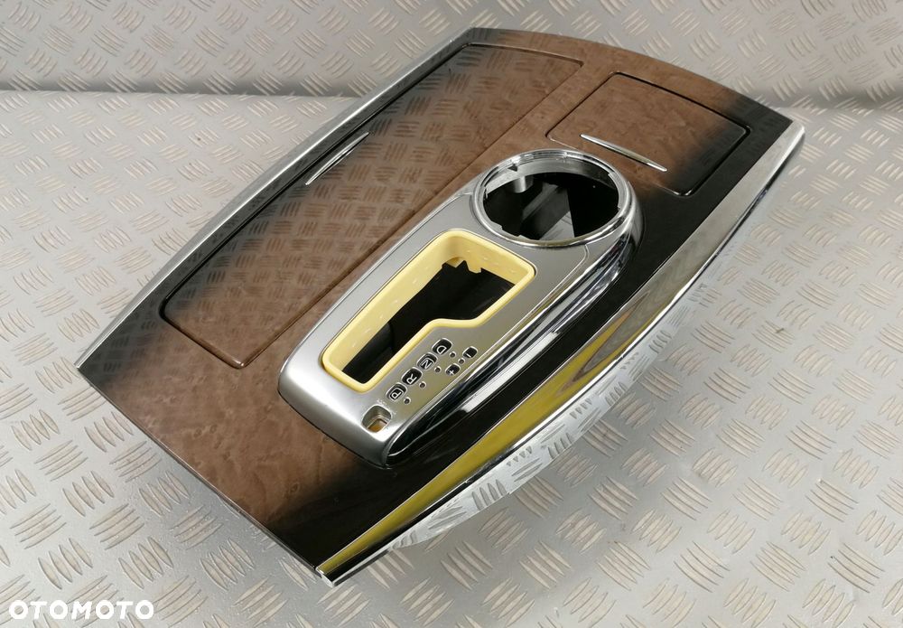 ramka panel dekor środkowy USB INFINITI QX80 2013- - 4