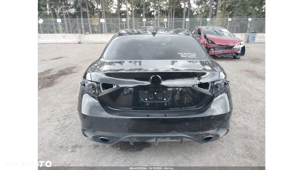 Alfa Romeo Giulia - 8