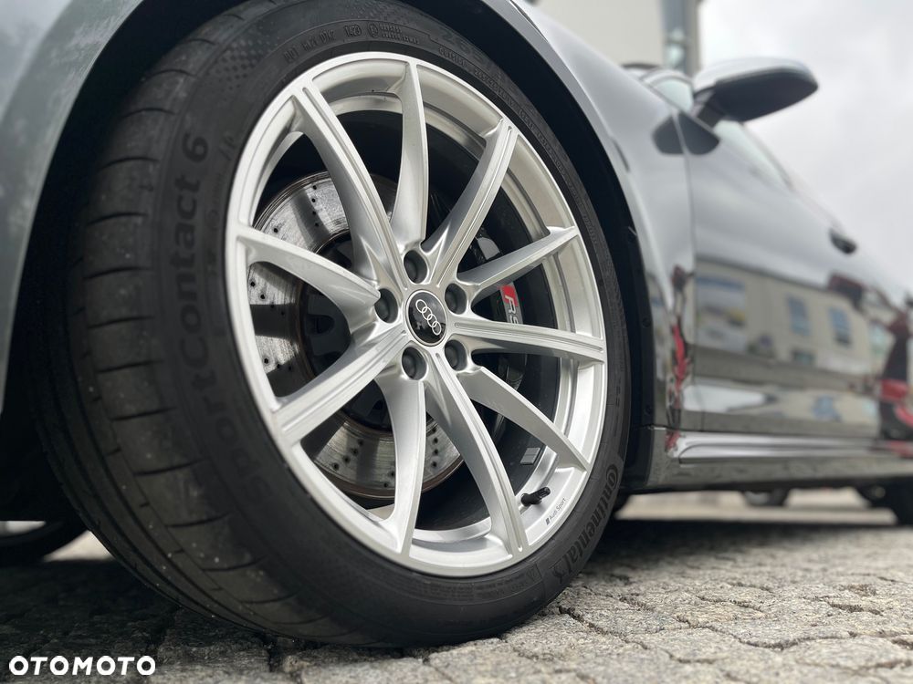 Audi RS4 Avant - 8