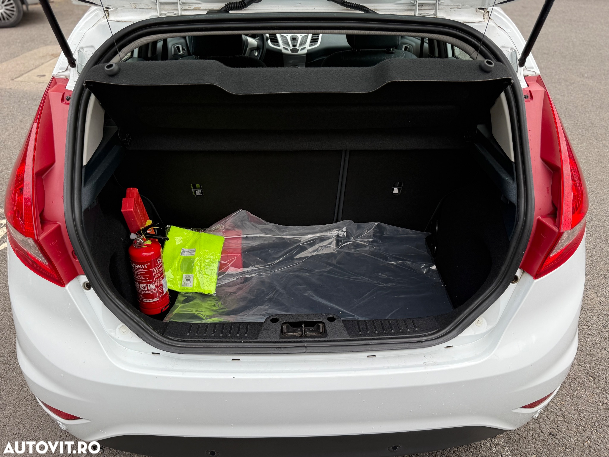 Ford Fiesta 1.25 Celebration - 13