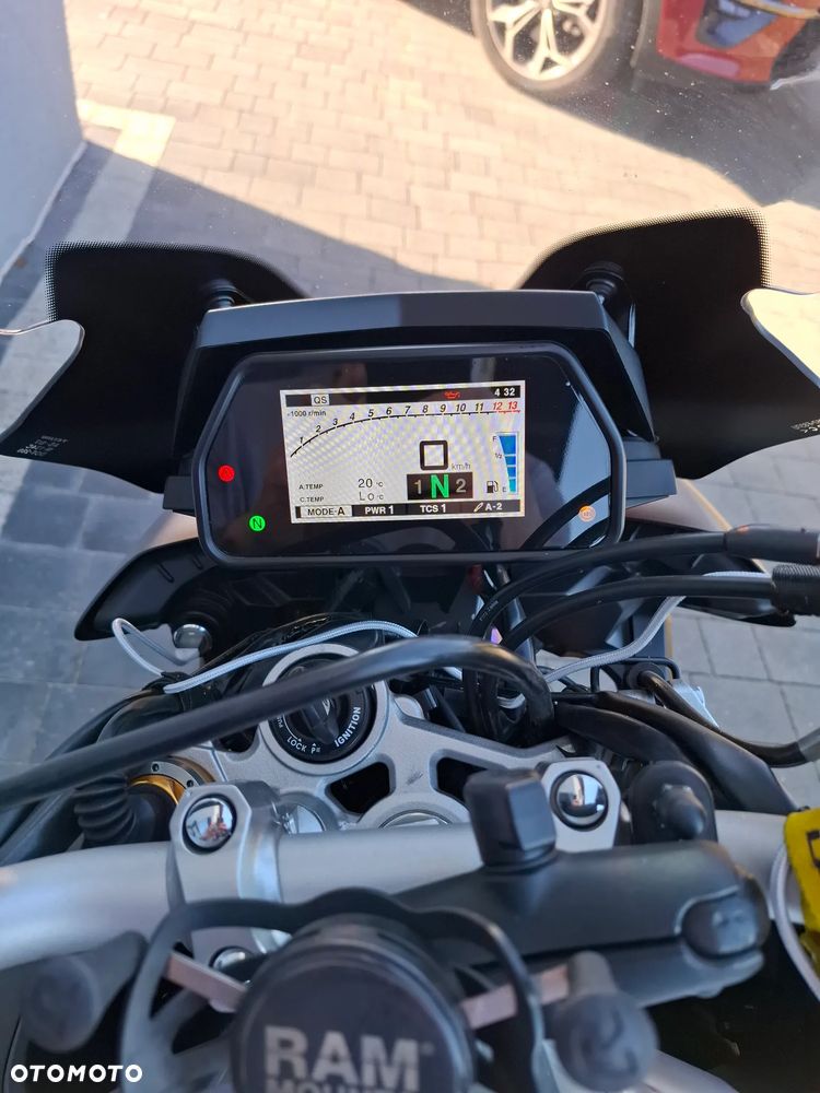 Yamaha MT - 8