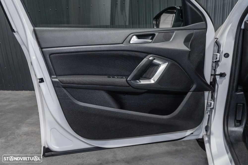 Peugeot 308 BlueHDi 130 EAT8 Allure - 19