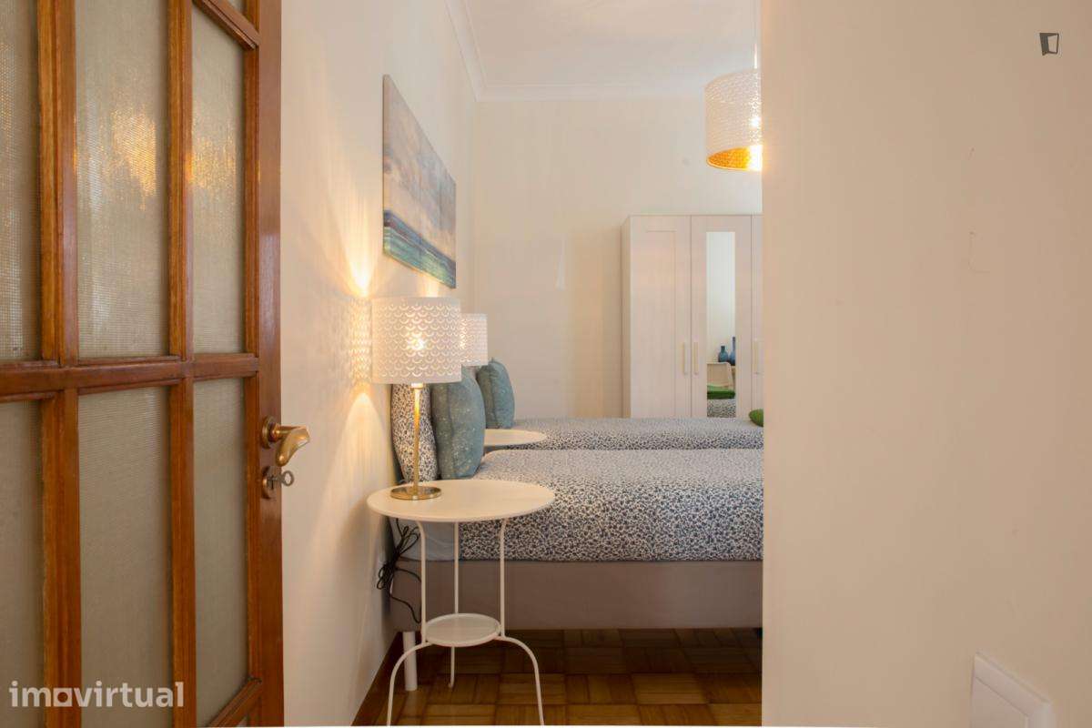 Quarto - localizado em Matosinhos Porto - Grande imagem: 2/23