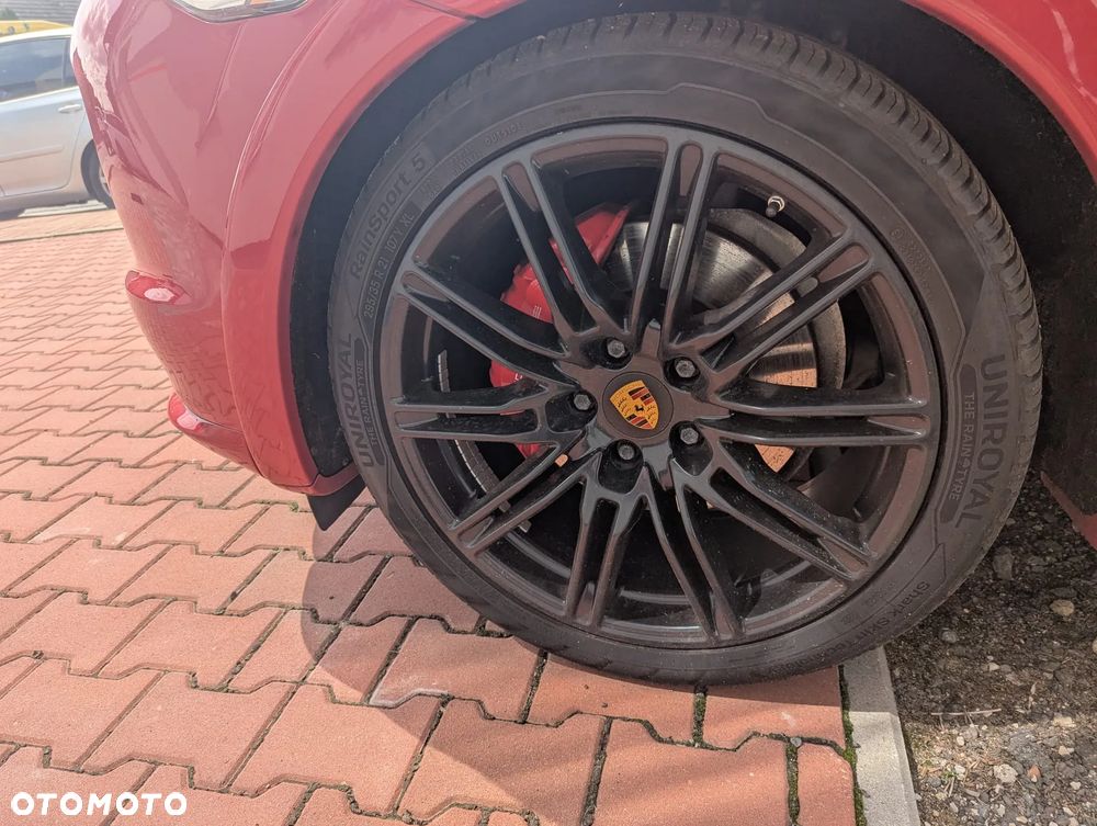 Porsche Cayenne GTS - 6