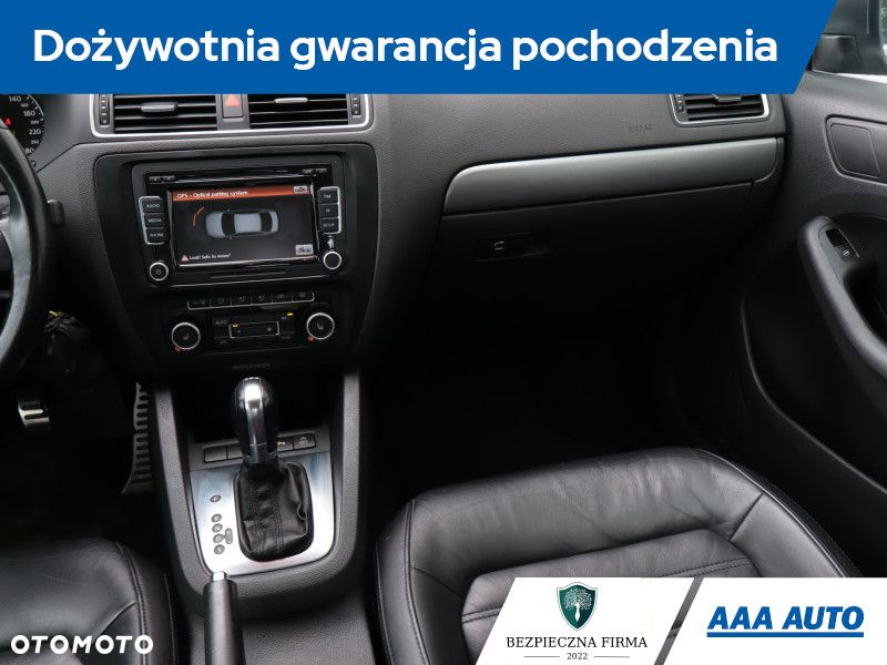 Volkswagen Jetta - 9