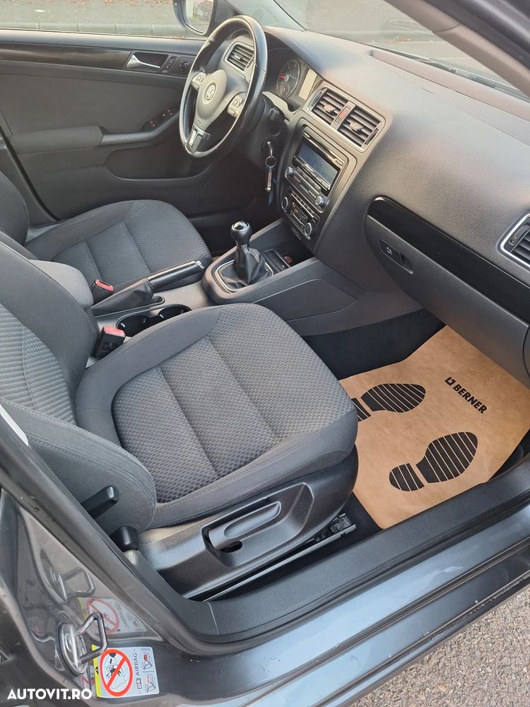 Volkswagen Jetta - 10