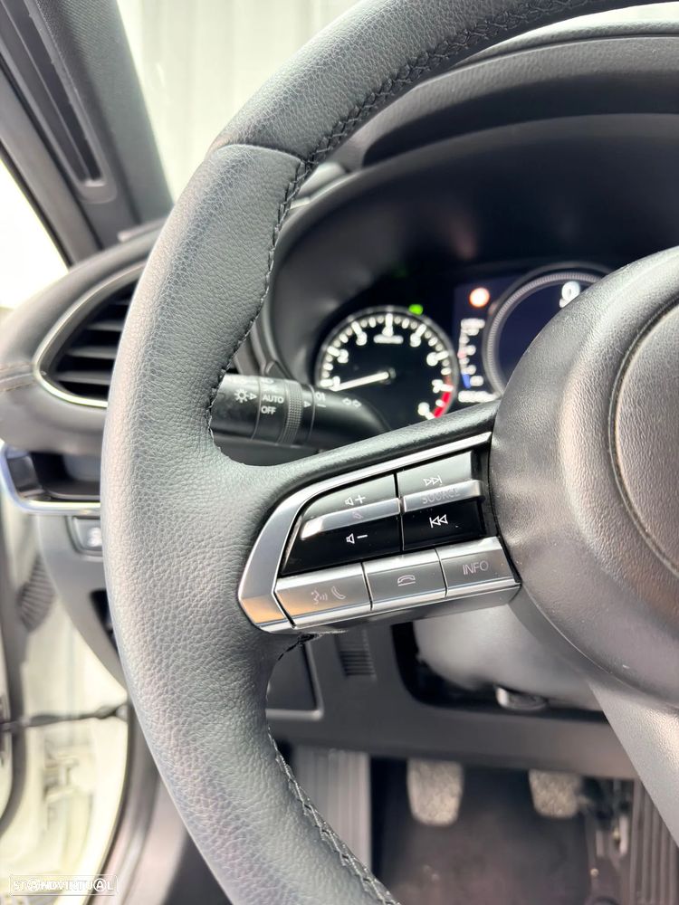 Mazda 3 e-SKYACTIV-G 122 M HYBRID HOMURA - 21