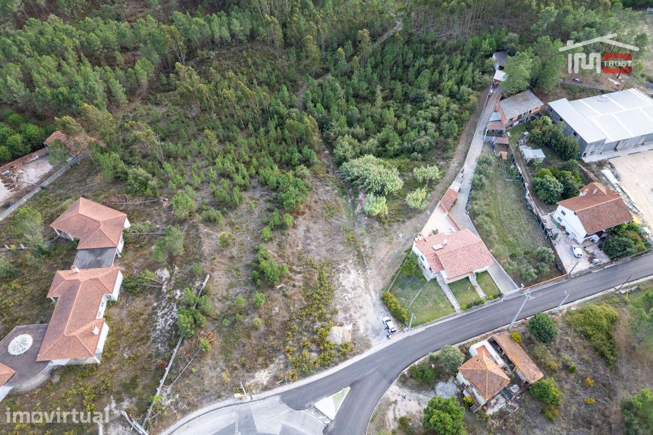Terreno de 10.183 m² com 6.000 m² de Área de Construção em Juncal - Grande imagem: 4/11