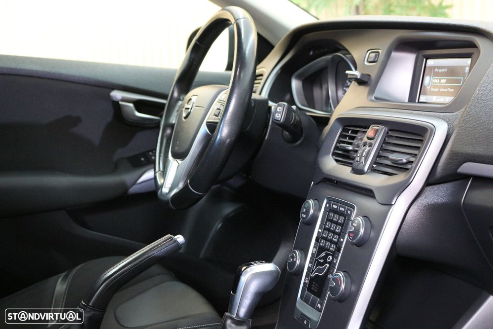 Volvo V40 2.0 D3 Momentum - 28