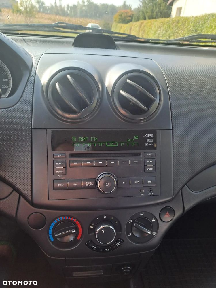 Chevrolet Aveo 1.2 - 8