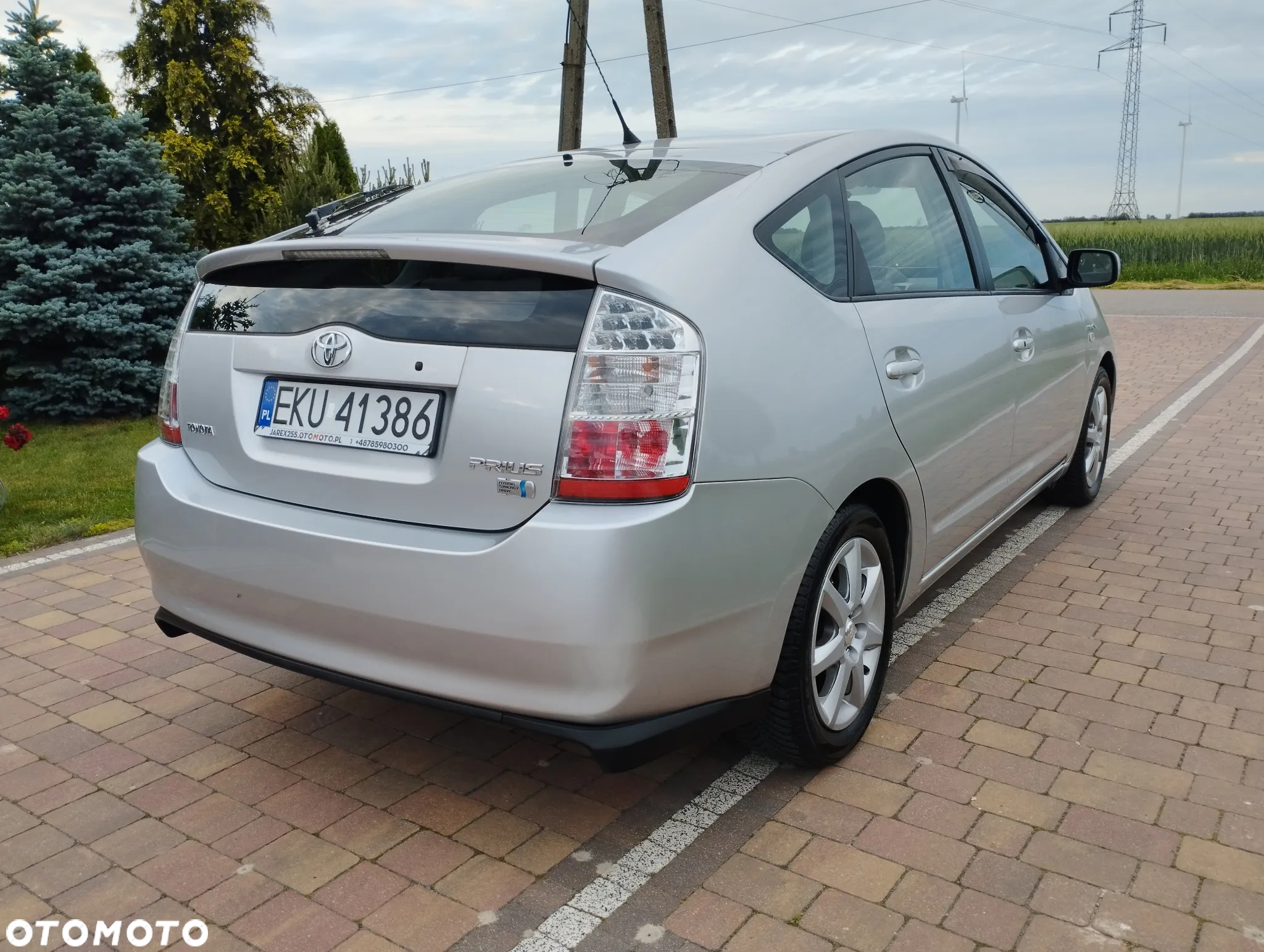Toyota Prius - 4