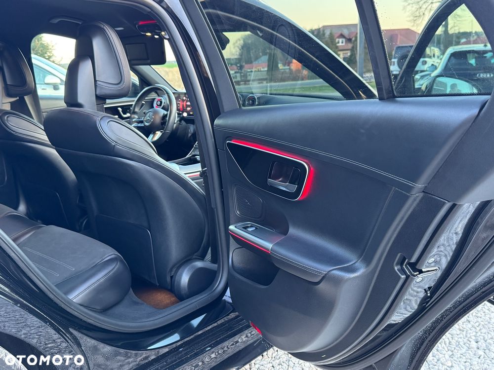 Mercedes-Benz Klasa C 180 9G-TRONIC AMG Line - 15