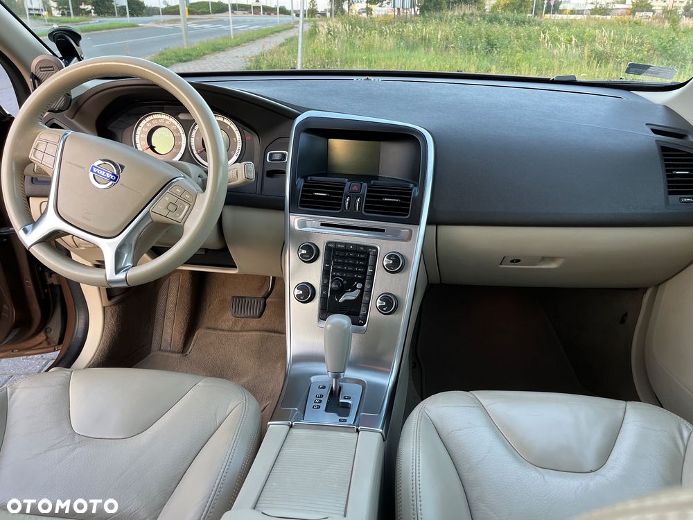 Volvo XC 60 D5 AWD Momentum - 25