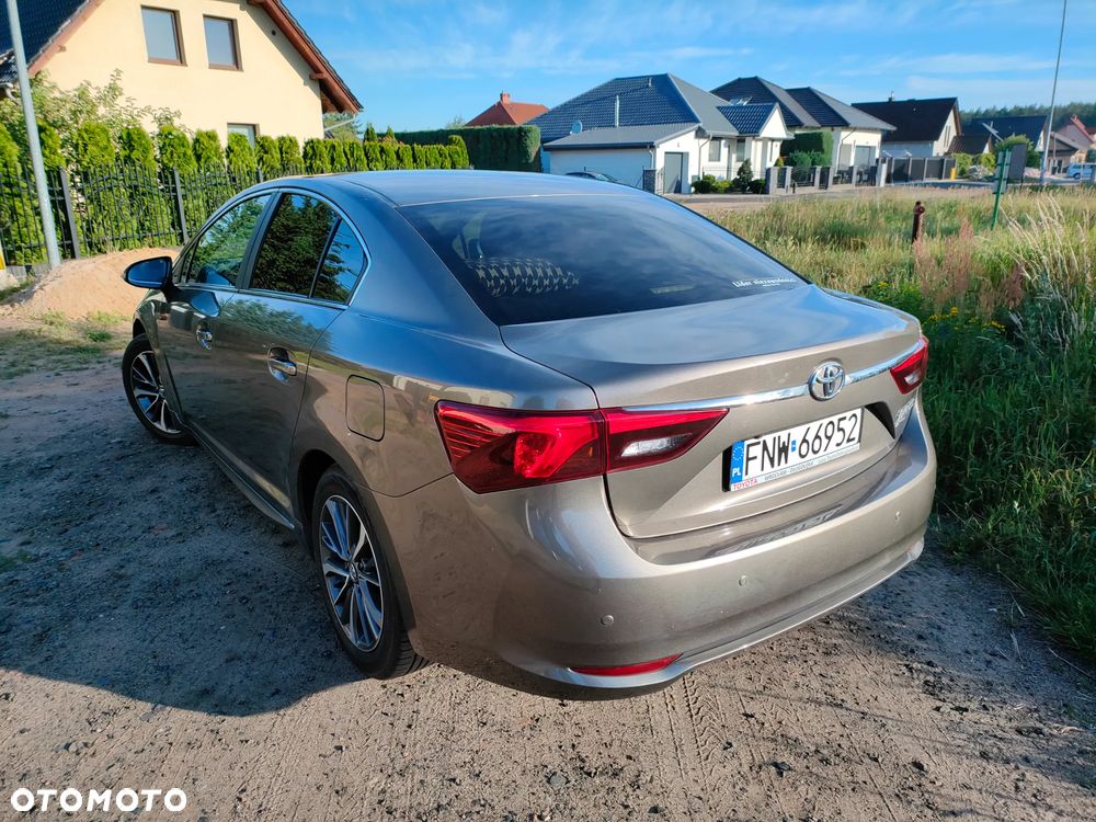 Toyota Avensis 1.8 Premium - 4