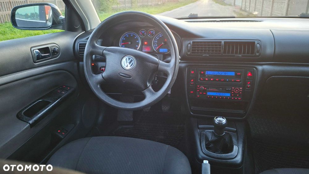 Volkswagen Passat - 4