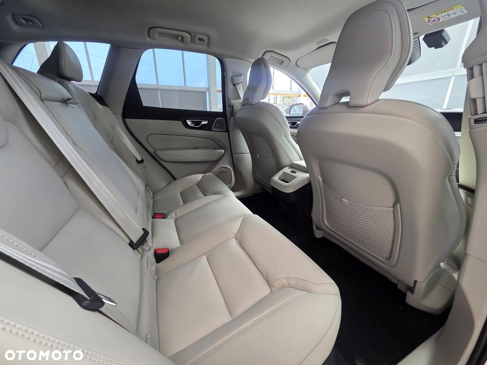 Volvo XC 60 B5 B AWD Plus Bright - 19