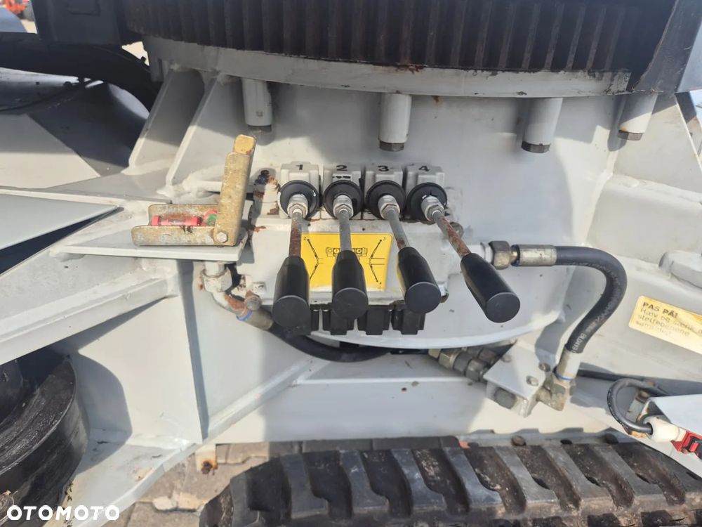 Omme RBD 2600 / 1 WŁ. / AŻ 26 METRÓW / PO SERWISIE HYDRAULIKI / SPRAWNY / DIESEL + PRĄD / WTYCZKA 230V / PILOT DO STEROWANIA / 240 KG ŁADOWNOŚĆ - 28