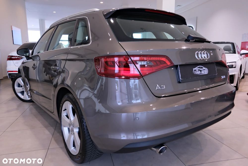 Audi A3 Sportback 1.6 TDI S tronic Ambiente - 17