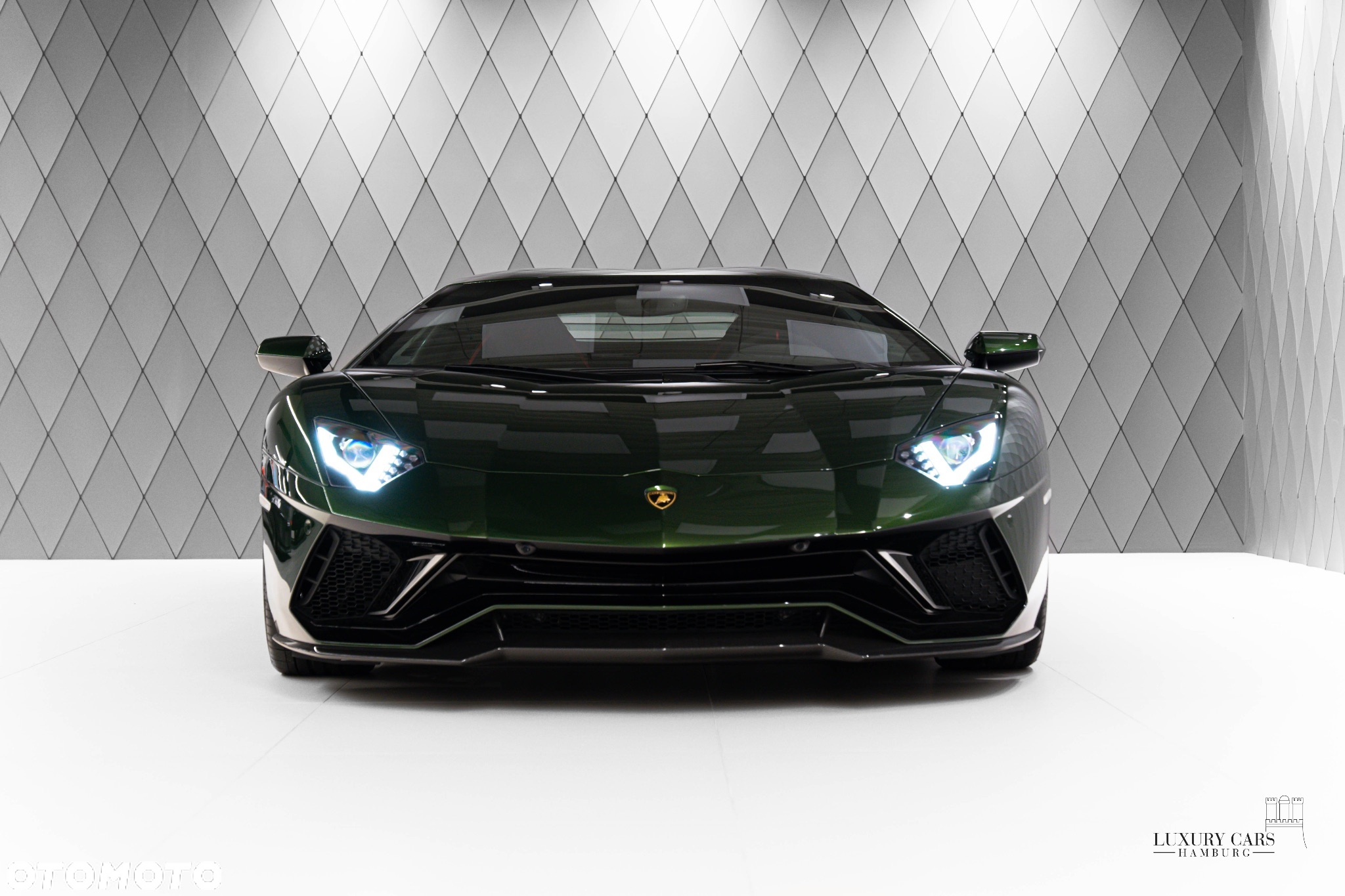 Lamborghini Aventador - 2