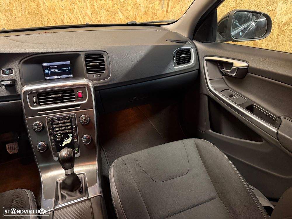 Volvo V60 1.6 D2 Drive Momentum Start/Stop - 14