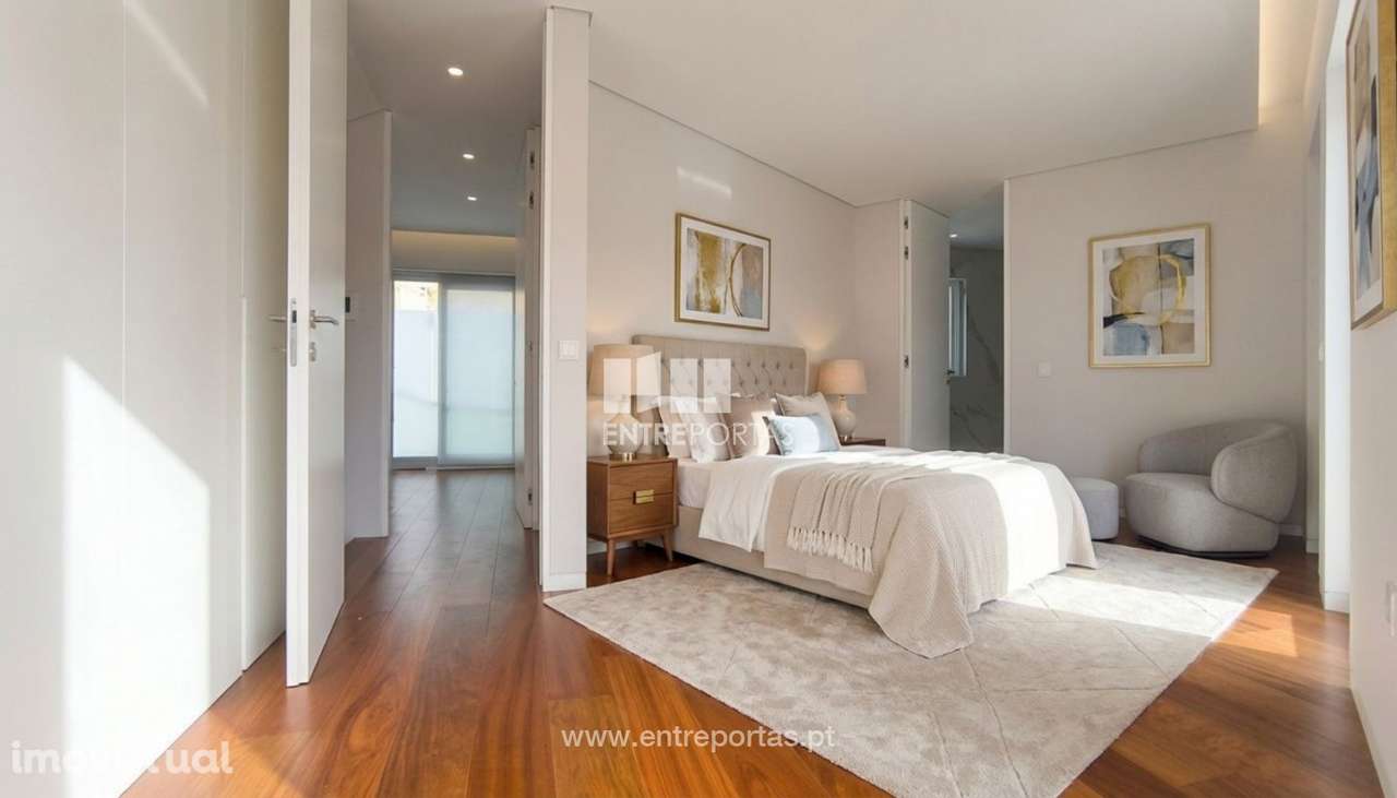 Venda de Moradia V3 próxima do mar, no centro da Póvoa de Varzim - Grande imagem: 4/26