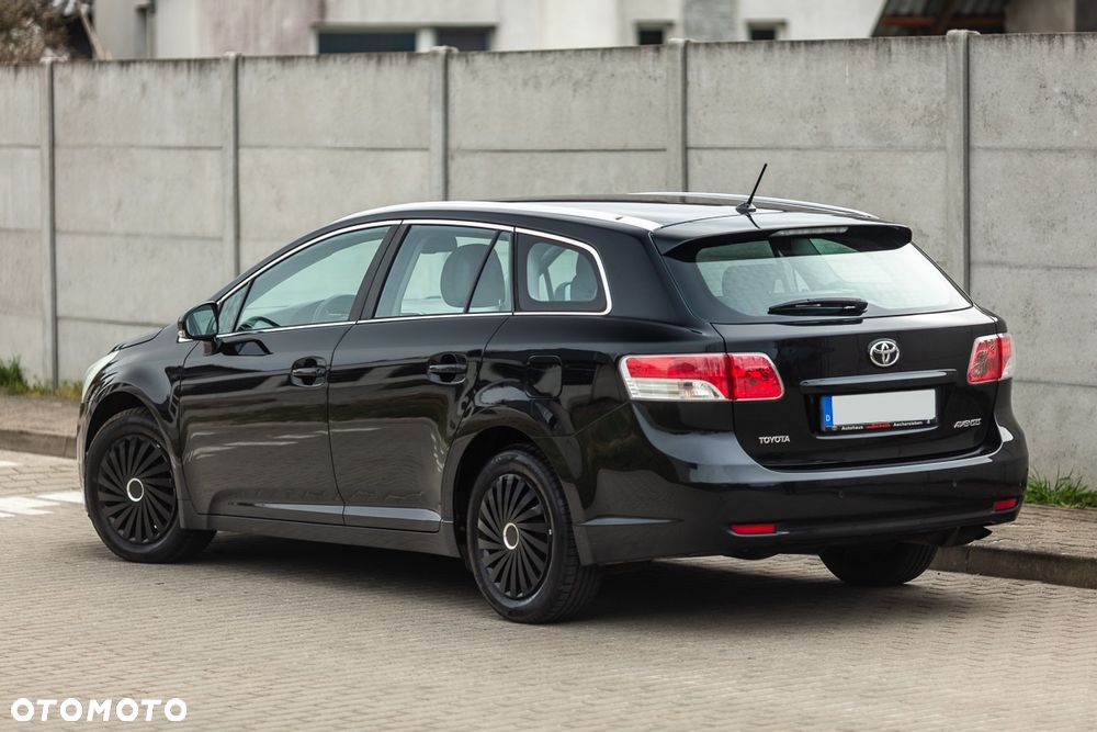 Toyota Avensis 1.8 Comfort - 11