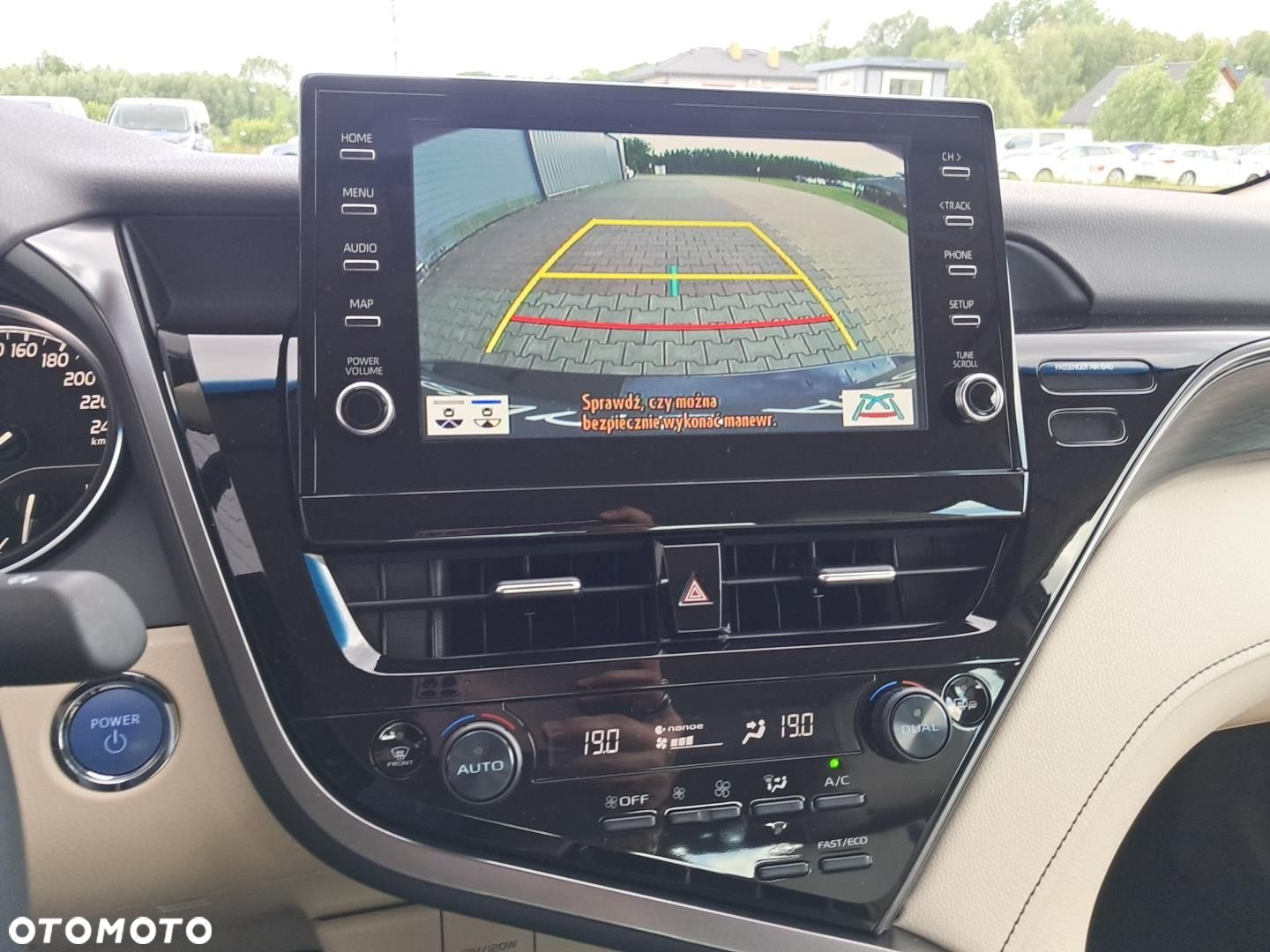 Toyota Camry - 7