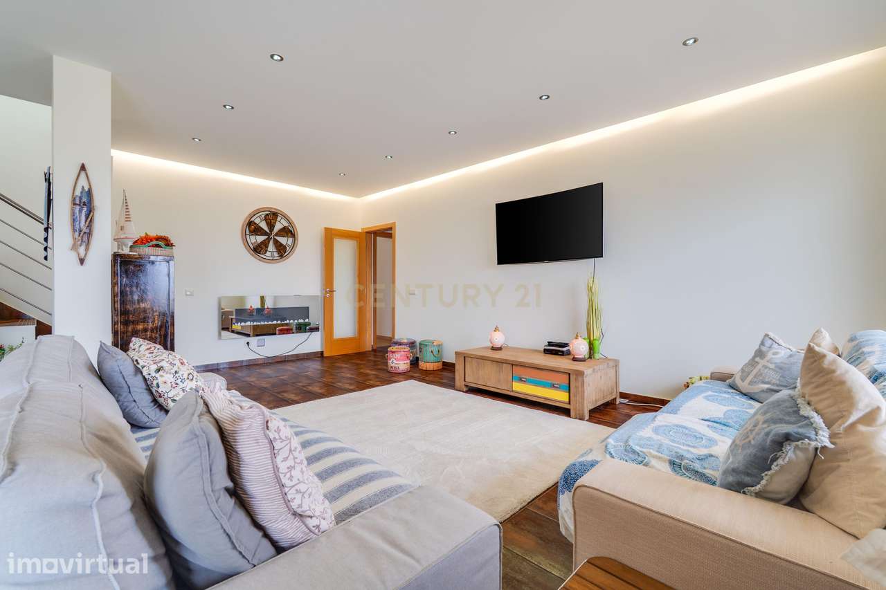 Exclusivo Duplex T4 com terraço de 144m2, Box e estacionamento privati - Grande imagem: 5/35