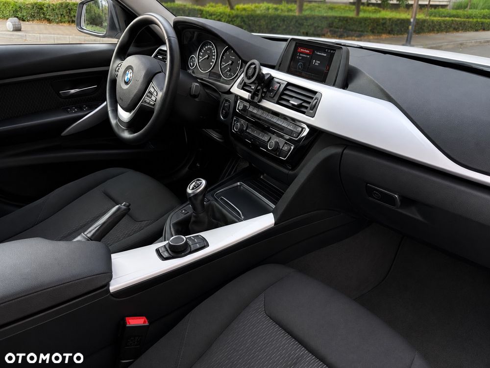 BMW Seria 3 318i - 6