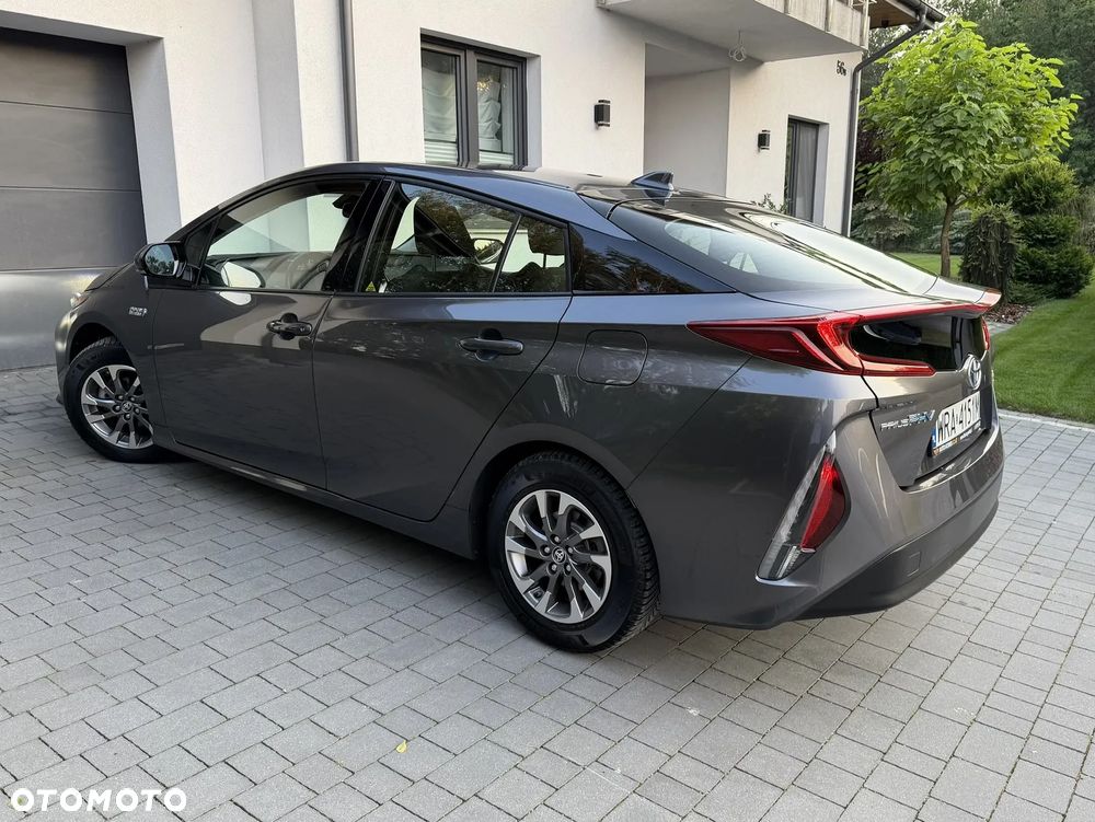 Toyota Prius Hybrid Executive - 28