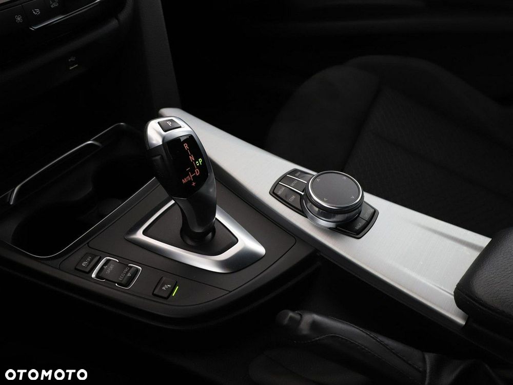 BMW Seria 3 320d xDrive M Sport - 29