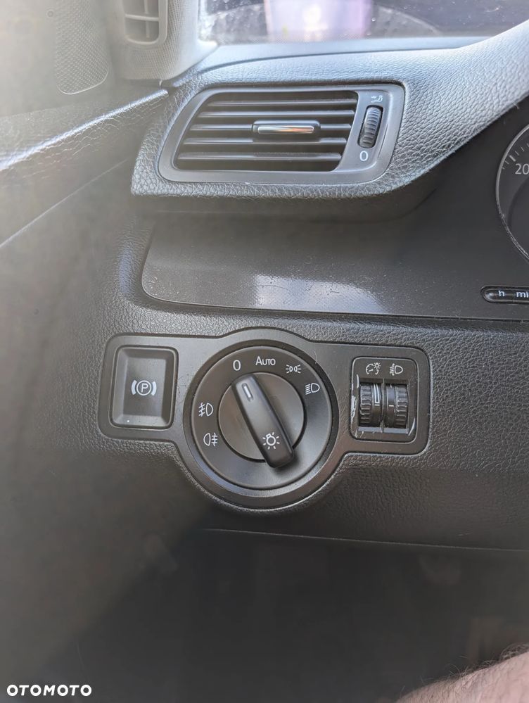 Volkswagen Passat - 13