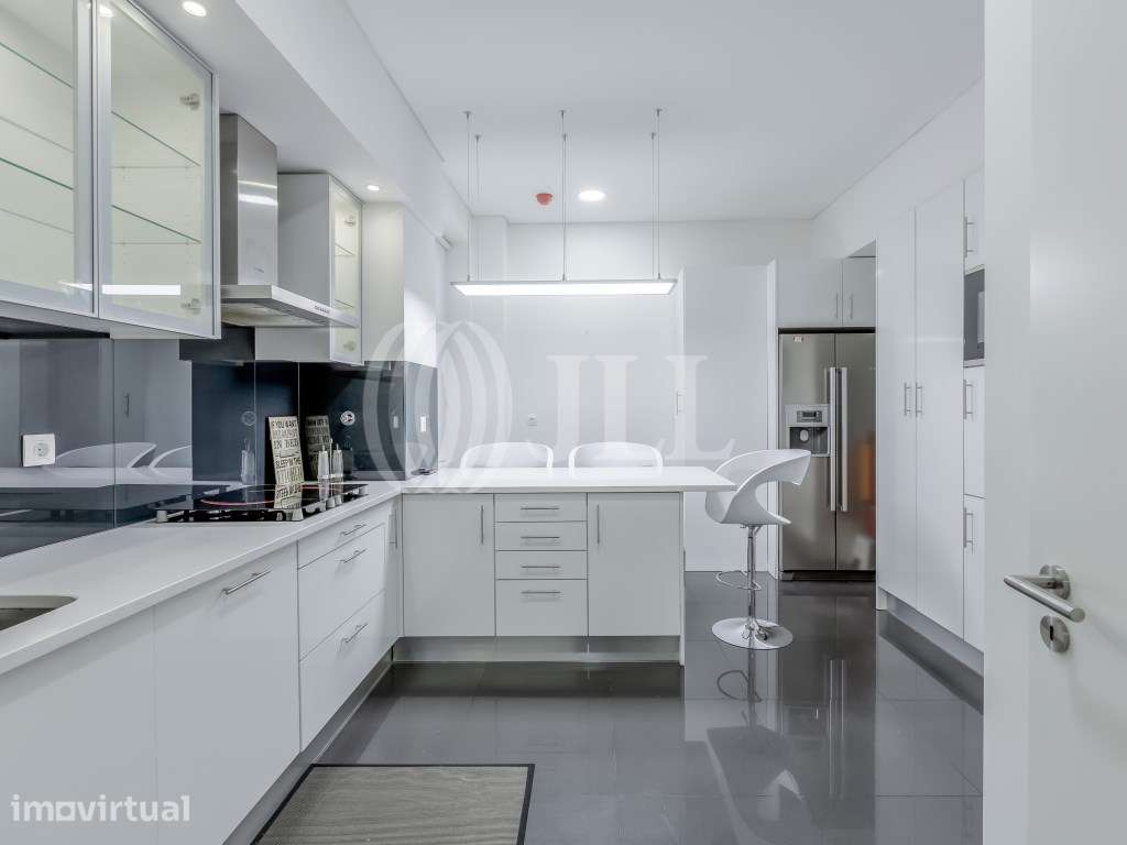 Apartamento T4 com estacionamento, nas Avenidas Novas, Lisboa - Grande imagem: 4/27
