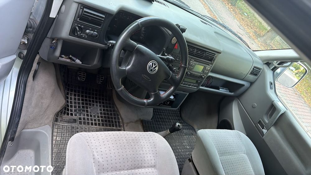 Volkswagen Caravelle - 12