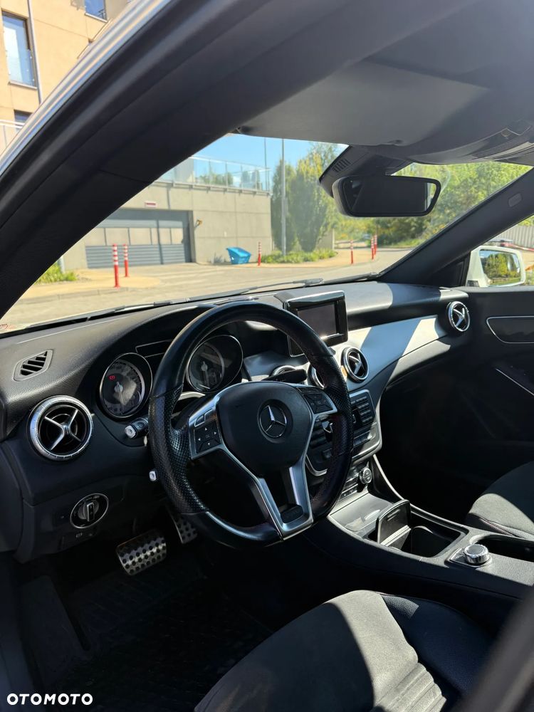 Mercedes-Benz CLA - 12