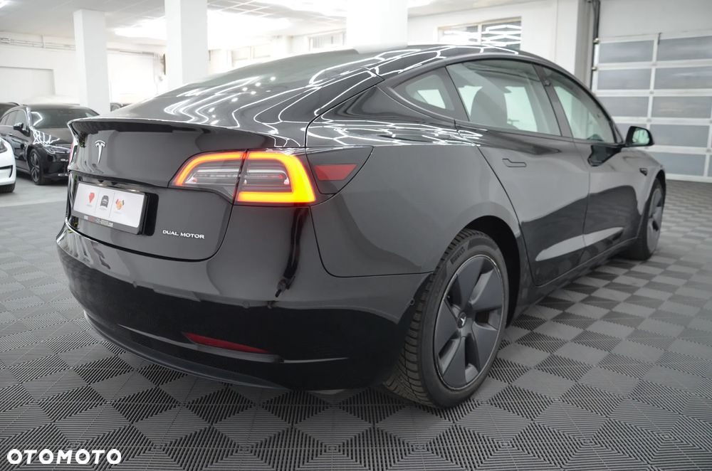Tesla Model 3 - 7