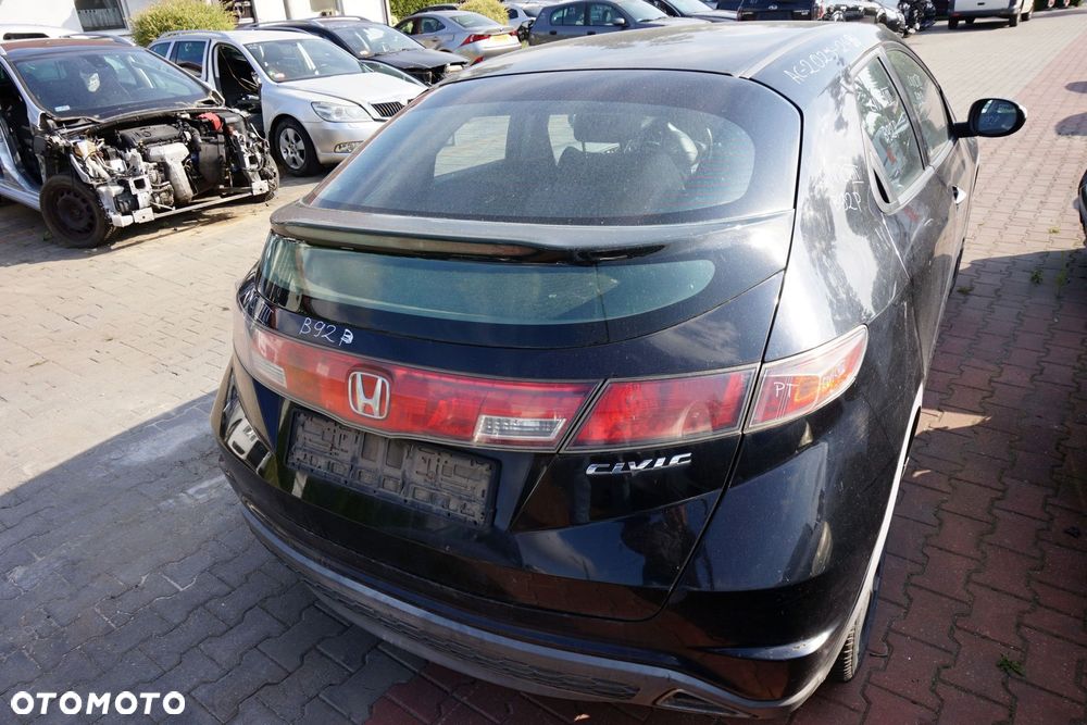 KLAPA BAGAŻNIKA TYLNA CIVIC VIII 5D HB B92P  CZARNY HONDA 2006-2010 - 2
