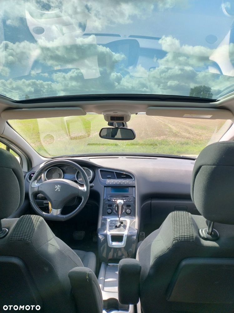 Peugeot 5008 - 8